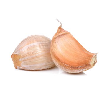 Sarımsak beyaz arka planda izole edilmiş.
