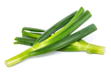 Beyaz arka plan üzerinde izole Japon yeşil soğan