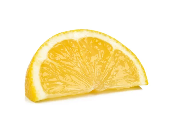 Rebanada de limón aislada sobre fondo blanco —  Fotos de Stock