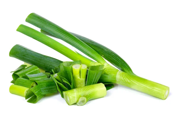 Cebolla japonesa verde aislada sobre fondo blanco —  Fotos de Stock