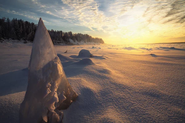 Blocs de glace sur la rivière — Photo