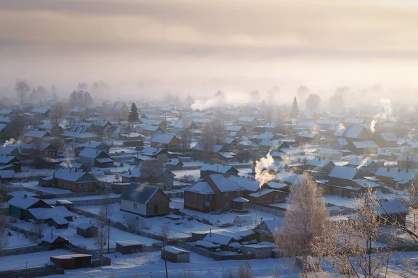 Frostiger nebliger Morgen — Stockfoto