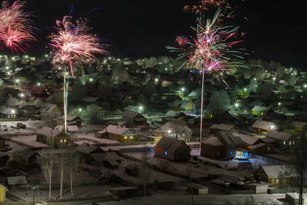 New year vuurwerk over het dorp — Stockfoto