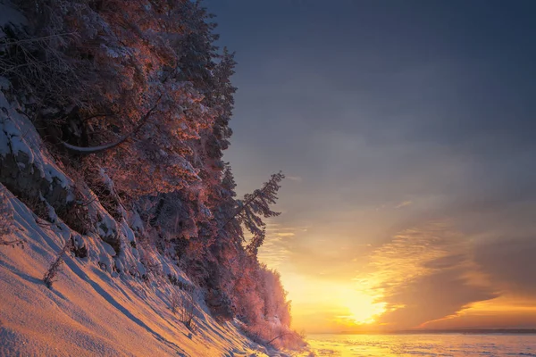 Paesaggio invernale al tramonto — Foto Stock