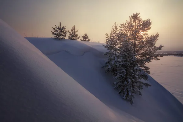 Χειμερινό τοπίο στο ηλιοβασίλεμα — Φωτογραφία Αρχείου