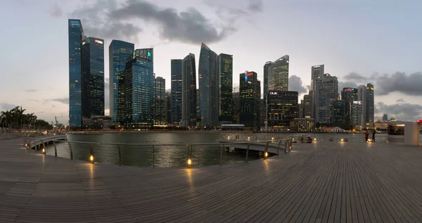 Skyline de Singapur, febrero de 2014: Singapur, República de Singapur — Foto de Stock