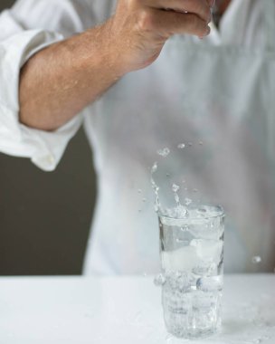 su ve buz sıçrama ile