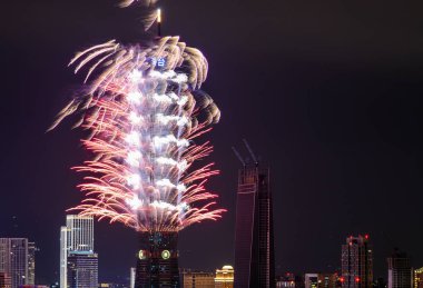 Taipei 101, havai fişek Tayvan manzarası kadar ışık 2017 yeni yıl tatili için bina