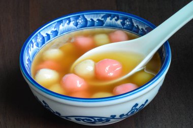 Tayvanlı ev yapımı tangyuan tatlı, servis için özel Çin tatil