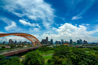 Hongyang köprü ve otoyol girişinde Taichung City, Tayvan