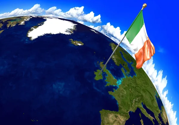 Εθνική σημαία Ιρλανδίας σηματοδοτεί την τοποθεσία χώρα στον παγκόσμιο χάρτη. 3D rendering, μέρη αυτής της εικόνας επιπλωμένα από τη Nasa — Φωτογραφία Αρχείου