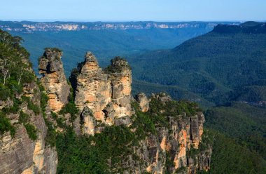 Üç kız kardeşi kaya oluşumu Jamison Vadisi Blue Mountains of New South Wales, Avustralya