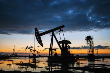 Akşamları, yağ pompaları çalışıyor.