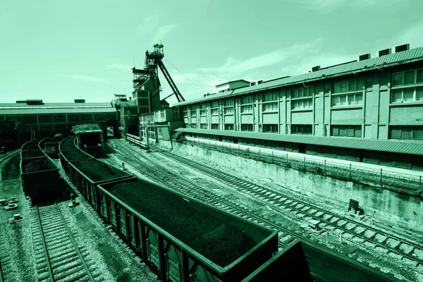 La planta y el equipo de una mina de carbón —  Fotos de Stock