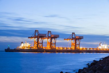 Akşam kargo terminalleri