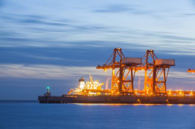 Akşam kargo terminalleri