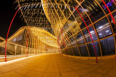 Cam - duvarlı binalar