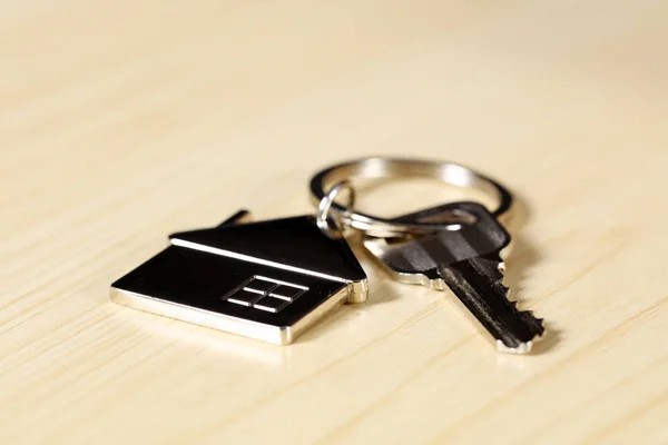 Model domu i klucz — Zdjęcie stockowe