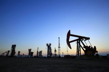 petrol sondaj kulesi 