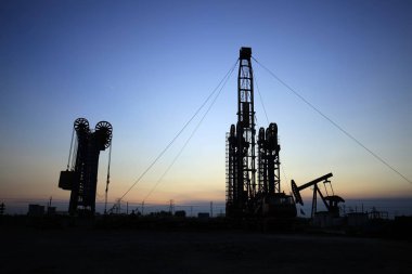 petrol sondaj kulesi 