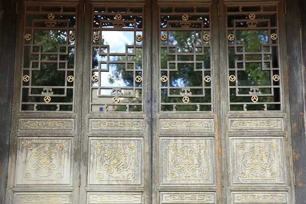 Ventanas de la arquitectura china antigua — Foto de Stock