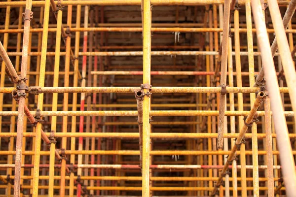 Andamios en el sitio de construcción . —  Fotos de Stock