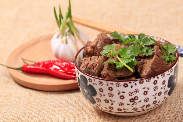 Китайская еда, тушеная говядина — стоковое фото