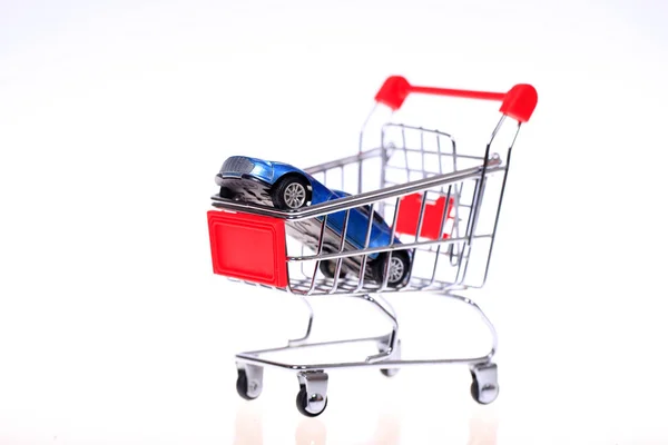 車の買い物、ショッピングカートの車のモデル — ストック写真