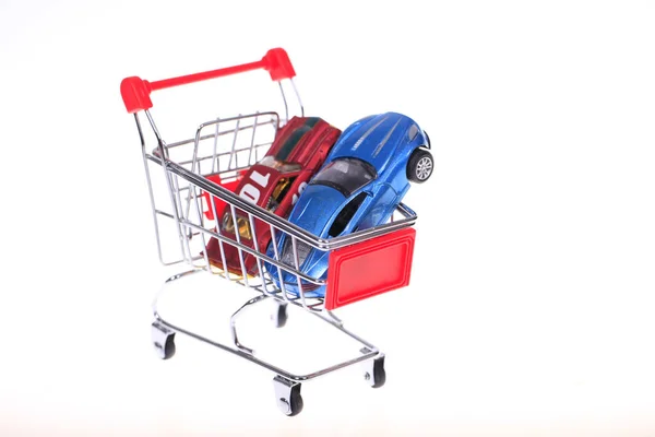 Car shopping, The car model in the shopping cart — Stock Photo, Image