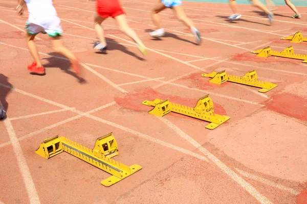 Spor karşılaşması, atlet koşusu başlıyor.
