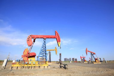 Petrol sahasında petrol boru hattı