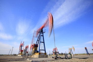 Petrol sahasında petrol boru hattı