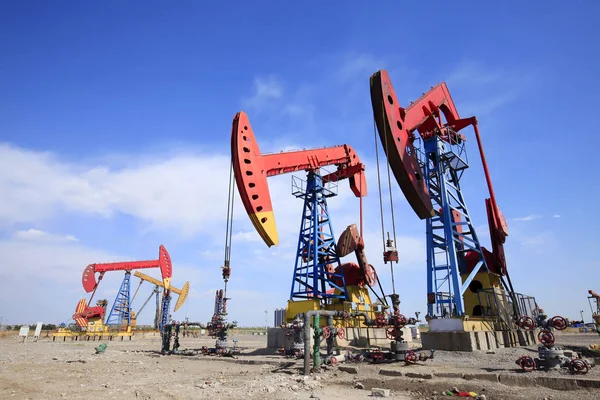 Gasoducto en campo petrolífero — Foto de Stock