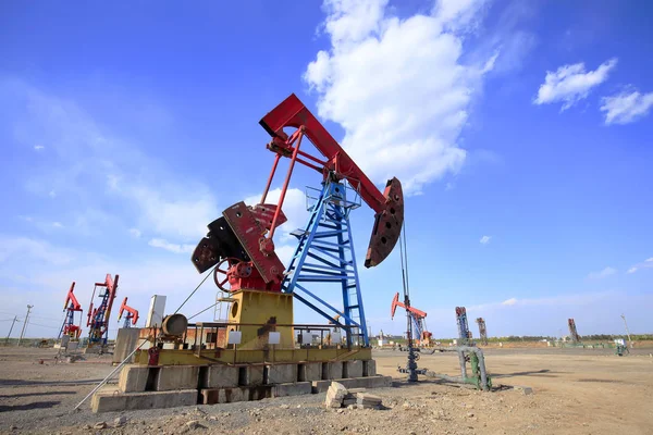 Petrol sahasında petrol boru hattı — Stok fotoğraf