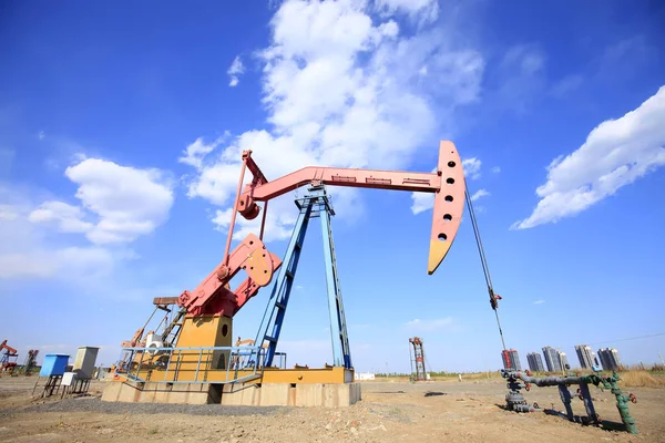 Petrol sahasında petrol boru hattı — Stok fotoğraf