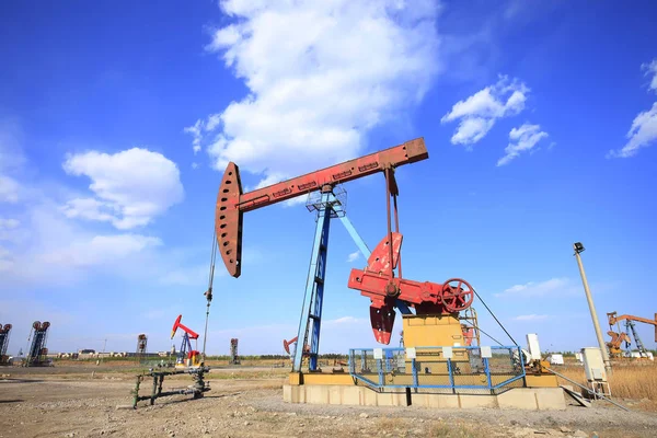 Gasoducto en campo petrolífero — Foto de Stock
