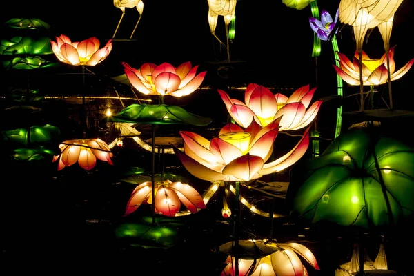 Chinese lanterns in the evening, the shape of flowers. — Stock Photo, Image