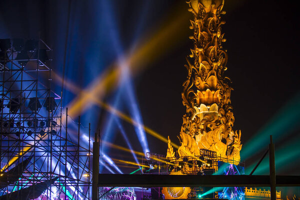 Сцена в центре внимания
