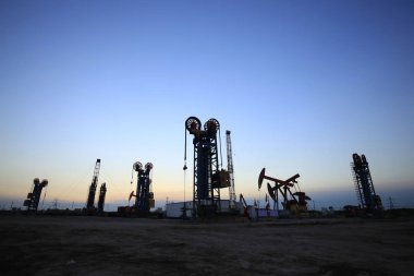 petrol sondaj kulesi 