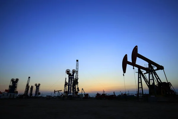 Oil drilling rig — Stock Photo, Image