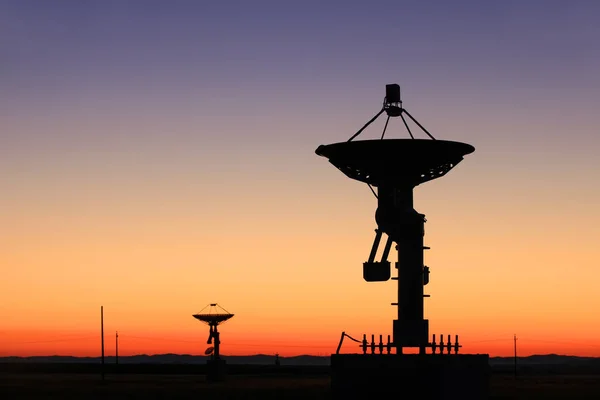 Sylwetka radioteleskopu — Zdjęcie stockowe