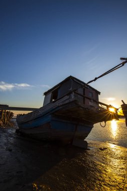 Akşamları balıkçı teknesi.