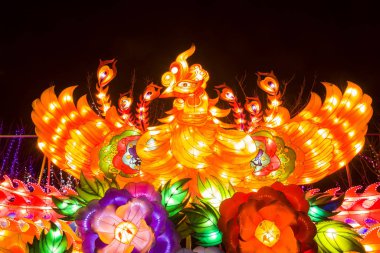 Geceleri Çin fenerleri.