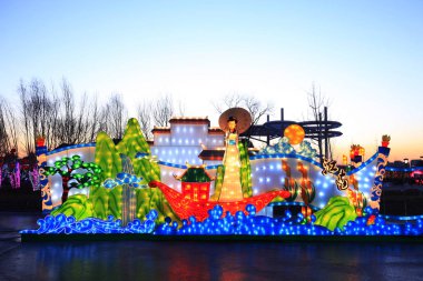 Geceleri Çin fenerleri.