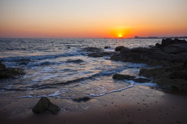 Denizin akşam manzarası.