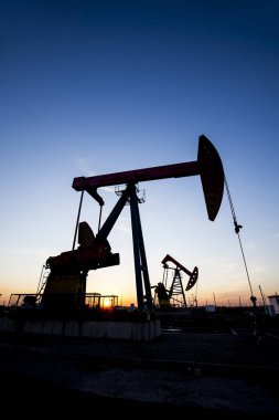 Akşamları, yağ pompasının ana hatları...