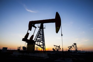 Akşamları, yağ pompasının ana hatları...