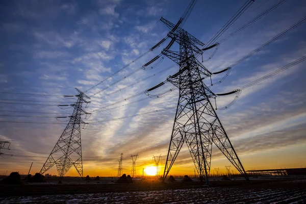 La silueta del pilón de transmisión de electricidad de la noche — Foto de Stock