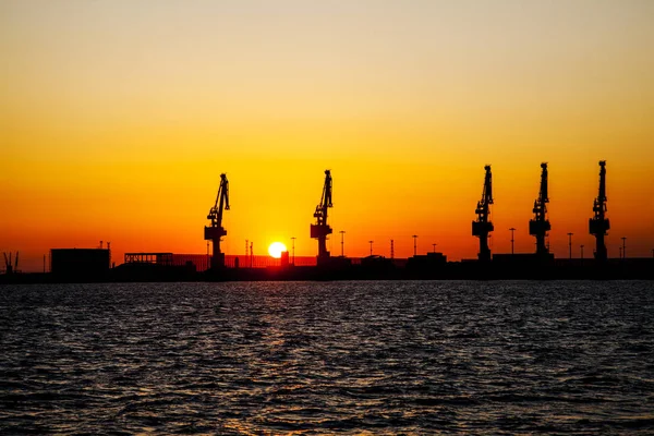 Terminal de contenedores por la noche — Foto de Stock