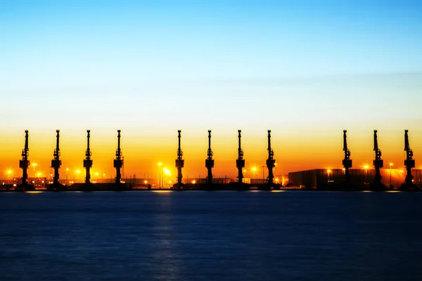 Containerterminal in de avond — Stockfoto